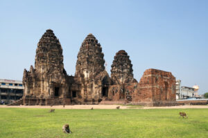 Lop Buri Prang Sam Yot Affentempel Stadt der Affen Thailand