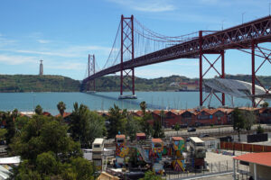 Lissabon LX Factory Aussicht auf die Ponte 25 de Abril