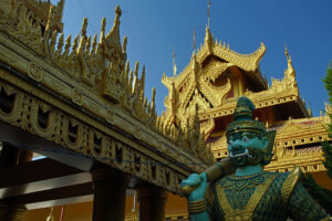 Mandalay in Myanmar Kyauk-taw-gyi-Pagode mit dem Buddha, der aus einem Marmorblock gefertigt wurde