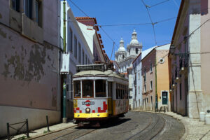 Lissabon legendäre Linie 28 Tram Straßenbahn Alfama Castelo