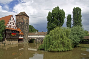 Bayern Nürnberg Altstadt grün Pegnitz Henkersteg